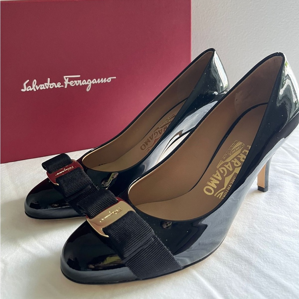 Salvatore Ferragamo Black Patent Leather Heels with Bow
